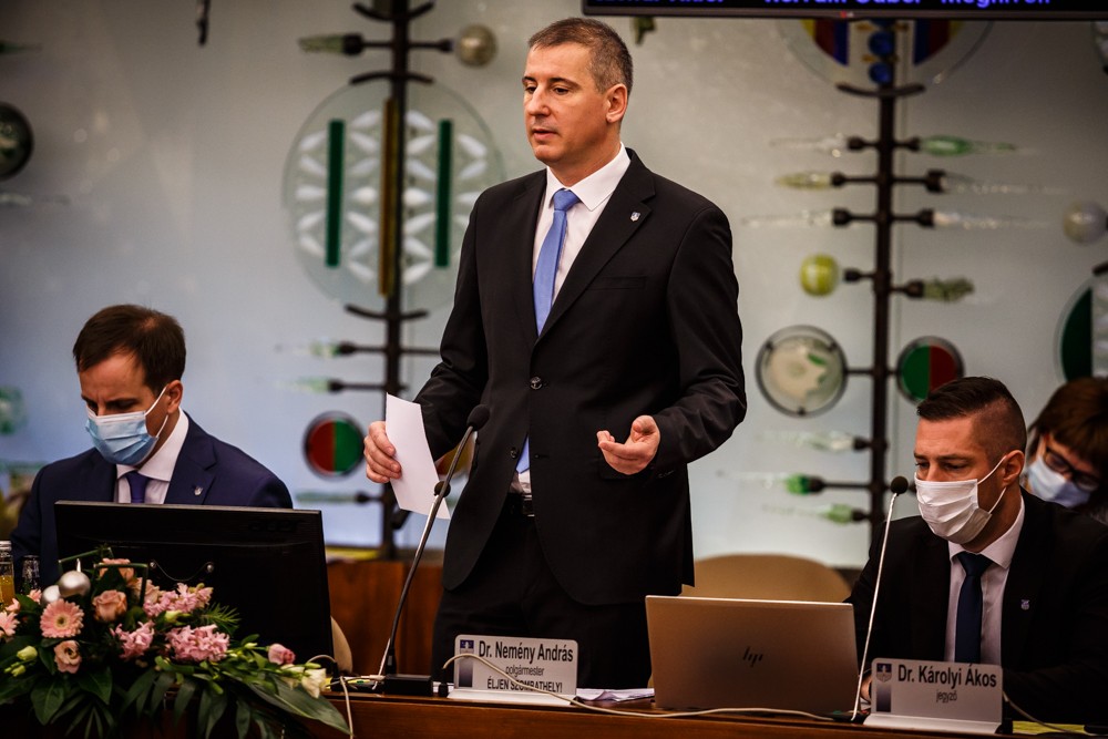A fideszes képviselők nem fogadták el, hogy a szombathelyi polgármester nem akar emelt fizetést felvenni