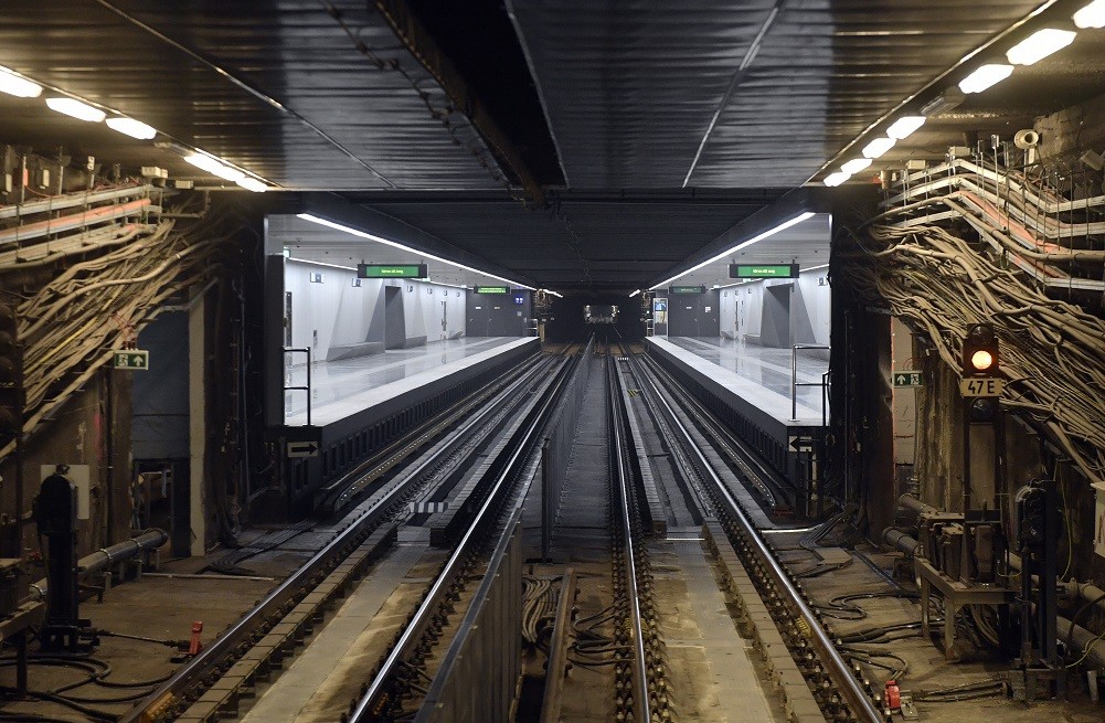 Összeütközött két metrószerelvény a 3-as metró vonalán