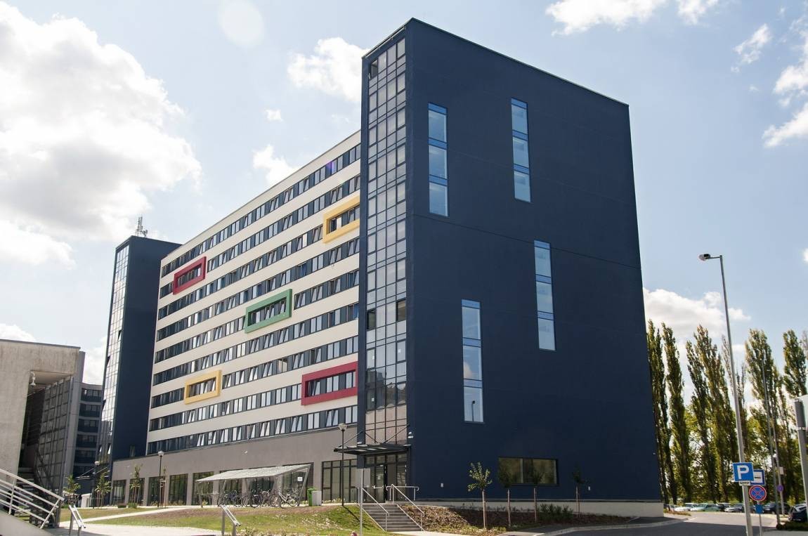Mészárosék és Paár Attila cégei újítják fel a győri egyetem épületeit