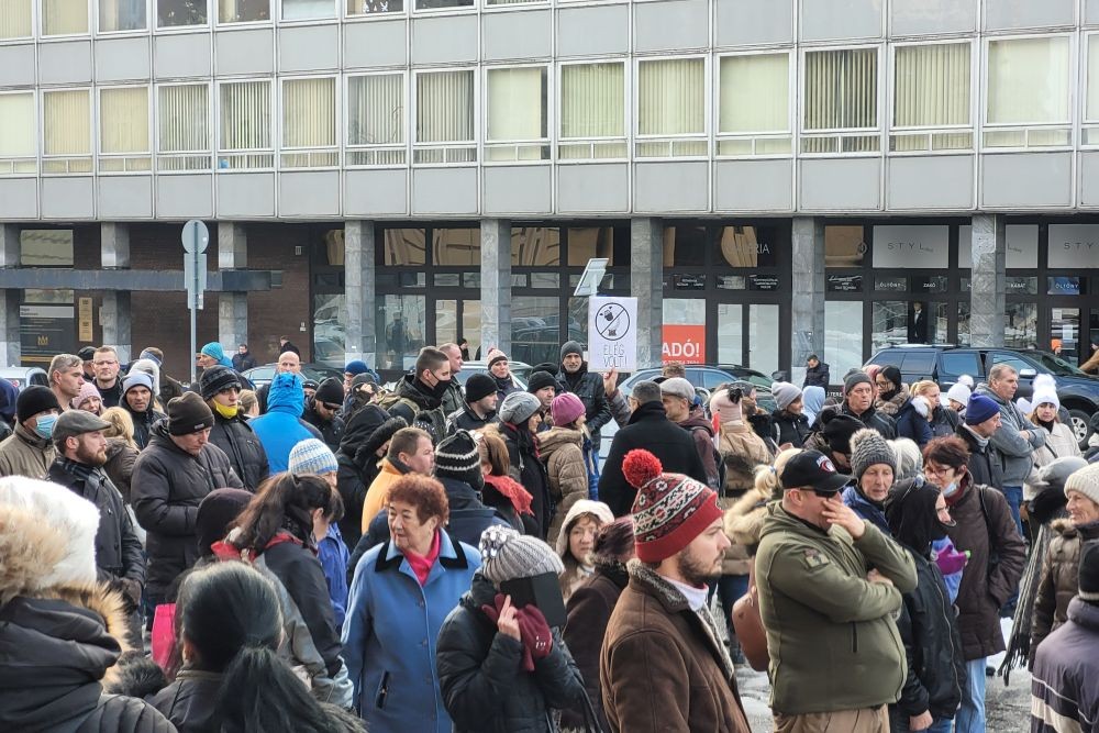 Kötelezőoltás-ellenes tüntetést tartott Győrben a Mi Hazánk