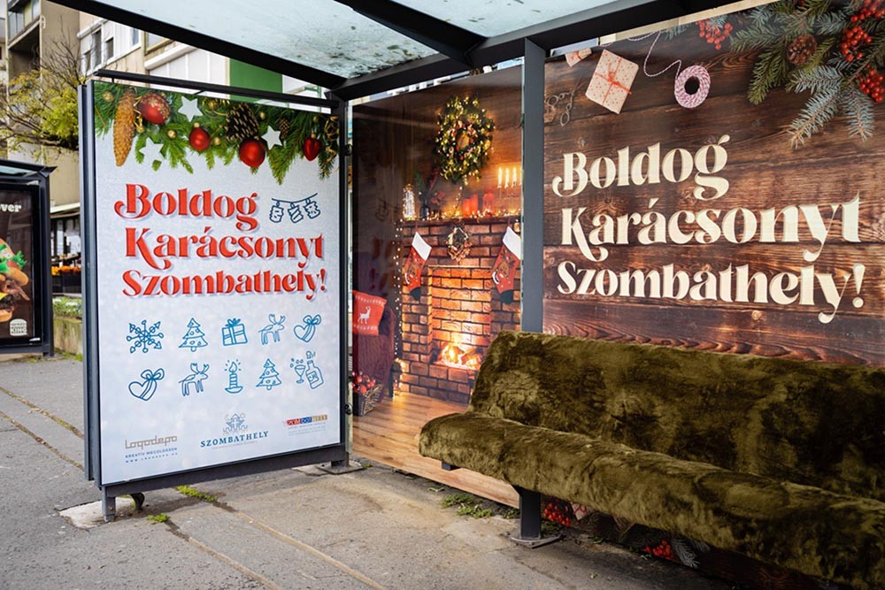 Karácsonyi hangulatban várja az utasokat egy buszmegálló Szombathelyen